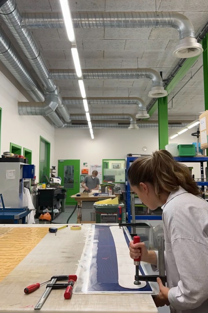 Cutting a Peak2002 topsheet to the ski’s outline